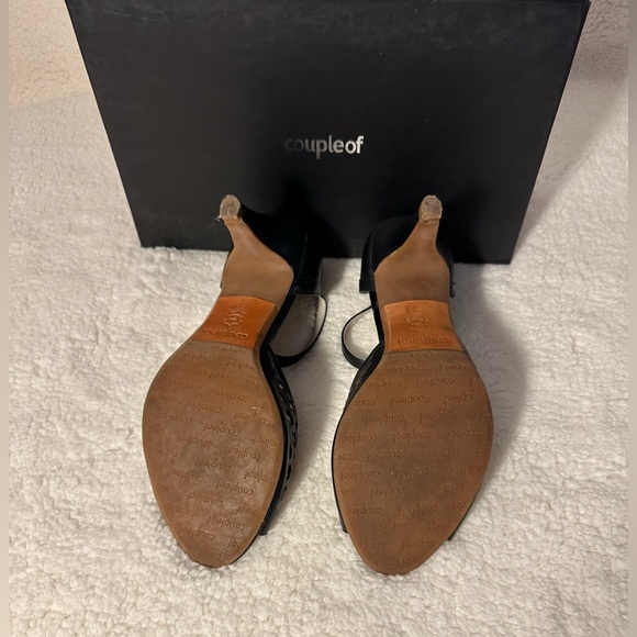 Coupleof Black an Gold Heels - Picture 14 of 16